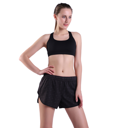 Забегает короткий