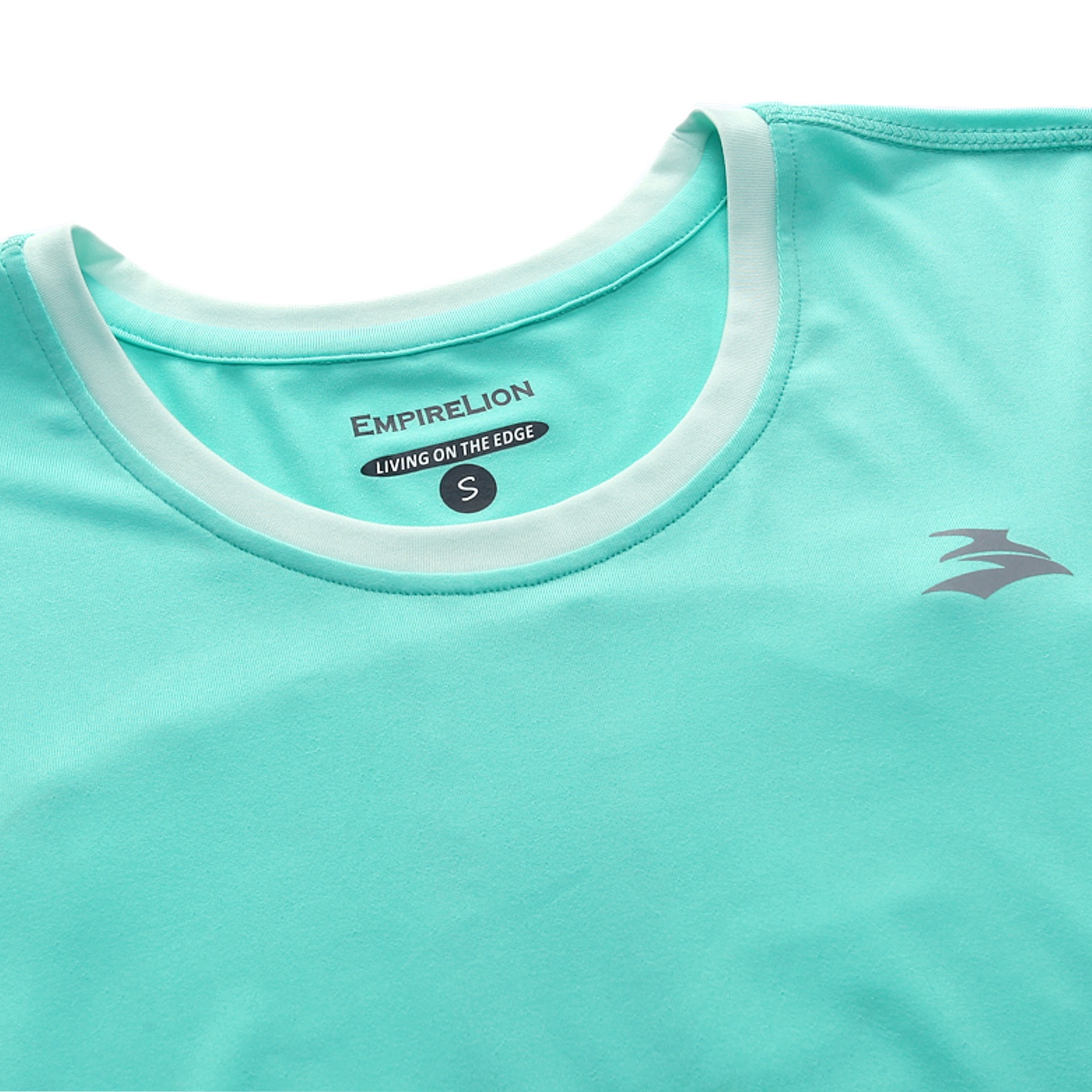 Контрастная отделка шеи